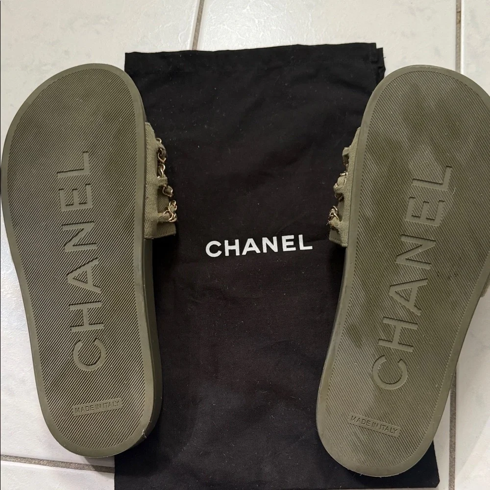 CHANEL Olive Green Chain-Trim Slide Sandals
